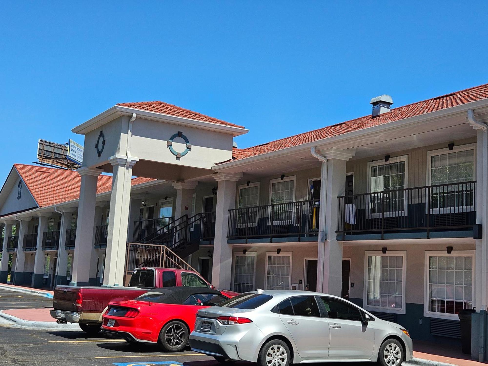 Quality Inn & Suites Greenville I-65 Exterior photo